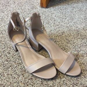 madden girl Women's Tan Heels